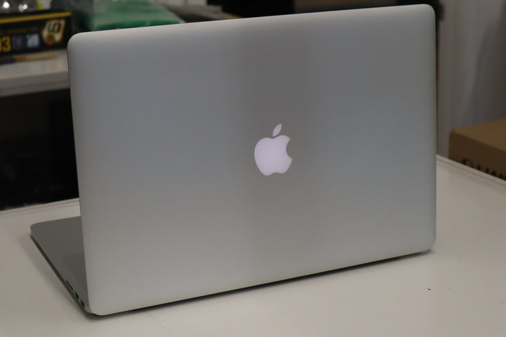 2015 Macbook Pro 15" Retina Laptop